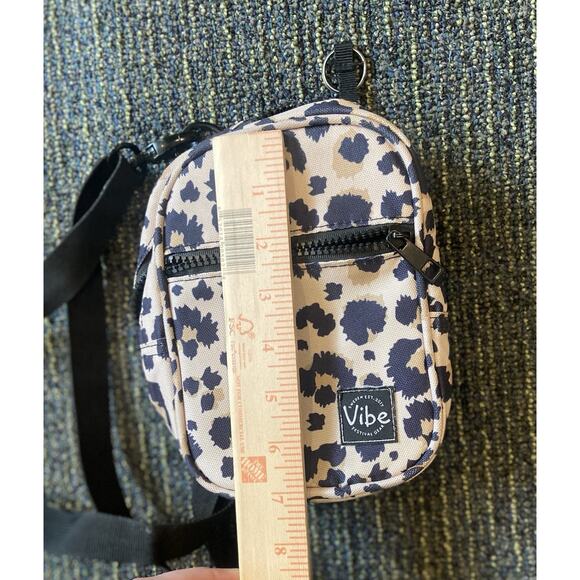 Vibe Festival Gear Crossbody Sling Bag for Women 4in1 from Recycled leopard - Picture 5 of 9